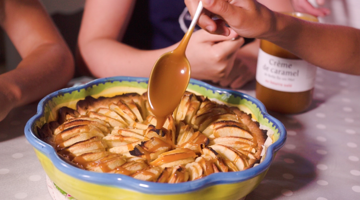 Tarte aux pommes à la crème de caramel au beurre salé La Bien Nommée